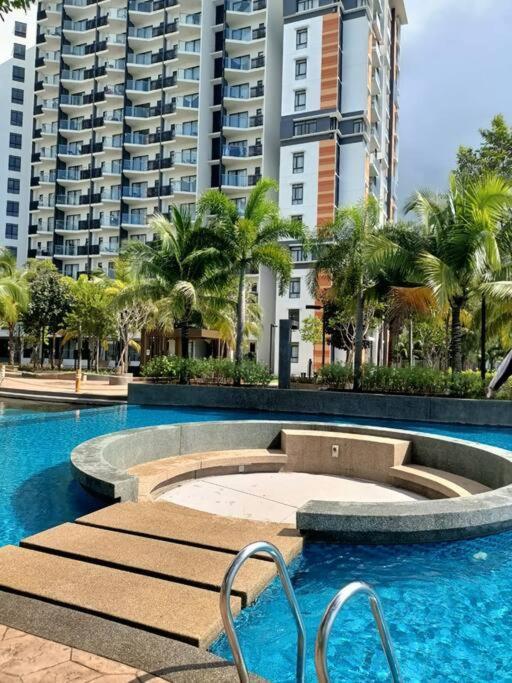 Timurbay Seafront Residence By Ozzy Azizi Kuantan Exterior photo