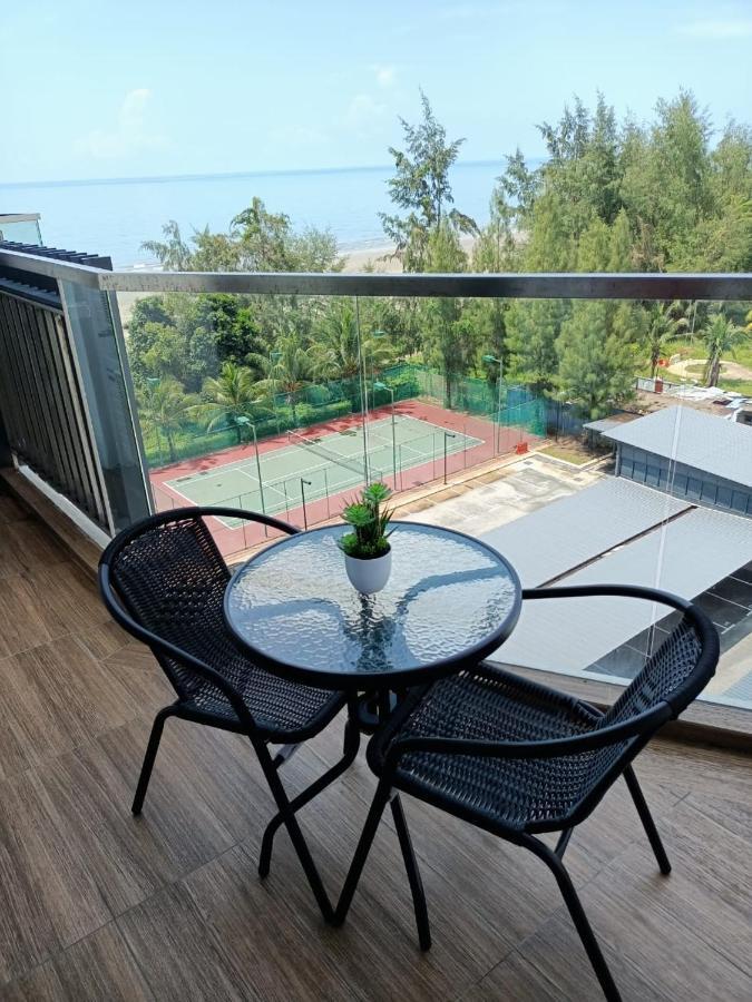 Timurbay Seafront Residence By Ozzy Azizi Kuantan Exterior photo